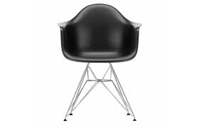 eames kuipstoel